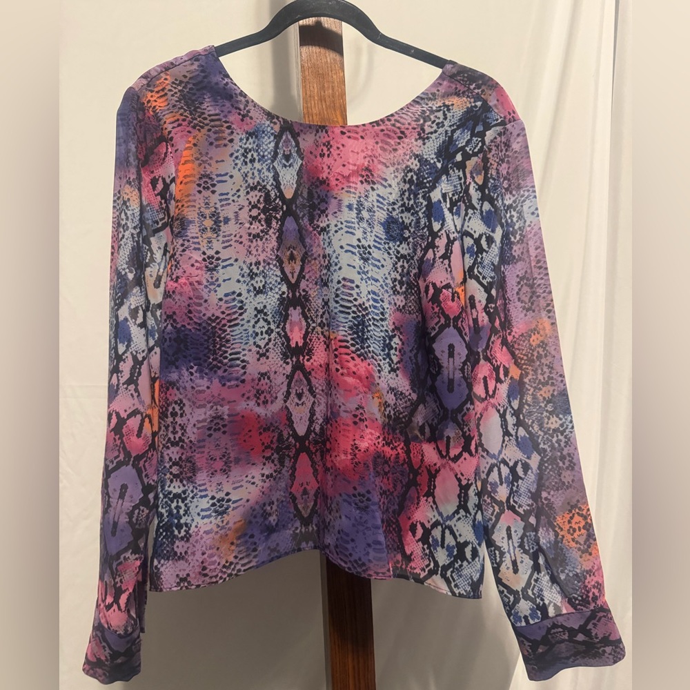 BAR III Snakeskin, Multi colored Blouse w/ Back Open Detail
Size: Medium